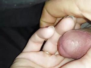 Kreamは巨大なディルドの前に彼女のお ...