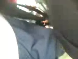 若いカップルが婦人科医を訪問します。 女 ...