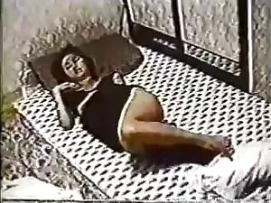 醜い舌を持つ女の子は荒いセックスが好きで ...