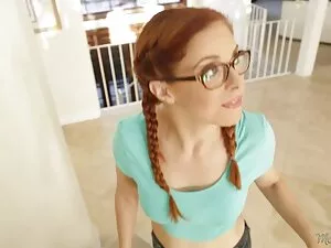 妻は大きなコックで彼女の夫を騙します。  ...