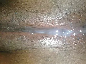 両側の尾にキノコの頭が付いたブローチ。  ...