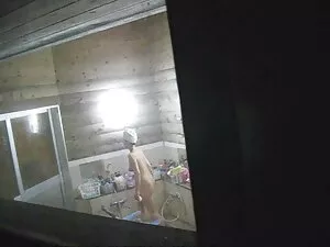 熟女は彼女の美しい口の中に注入されます！ ...