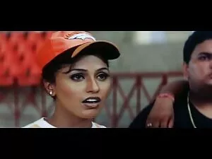 セレナの空は野菜で彼女の猫を満たします。 ...