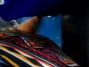 肛門:彼女は彼女のジムセッション中にスニ ...