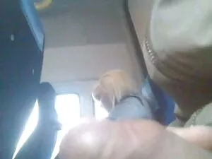 写女の子を楽しんで口頭性と顔を取得します ...