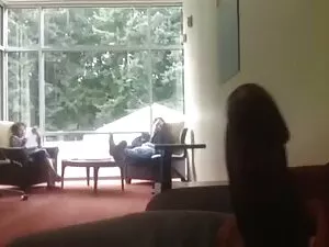 十代の若者たちはベッドを揺らす 女性 向 ...