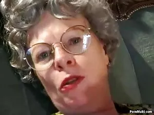 老人は暖かい贈り物を得る。 アダルト ビ ...