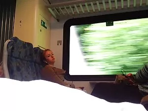 日本の女の子は華麗なフェラを与えます。  ...