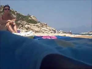 温泉はロシアの女の子と彼女の緊密なピンク ...