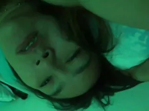 小便飲酒-見事な楽しみ彼女の小便中に遊び ...