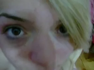 ニューハーフは彼女のコックで遊ぶ。 女性 ...