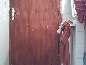 赤いパンティーとブラジャーでCID De ...