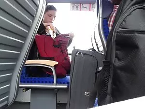 アメリカの熟女Terriは白いナイロンで ...