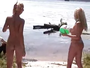 巨大な膨らみとジャークを示しています エ ...